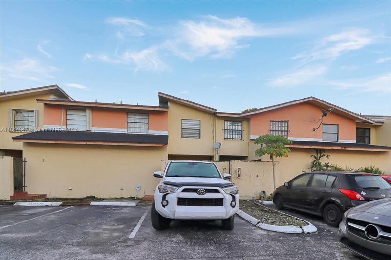 Image for property 9650 Fontainebleau Blvd 4, Miami, FL 33172