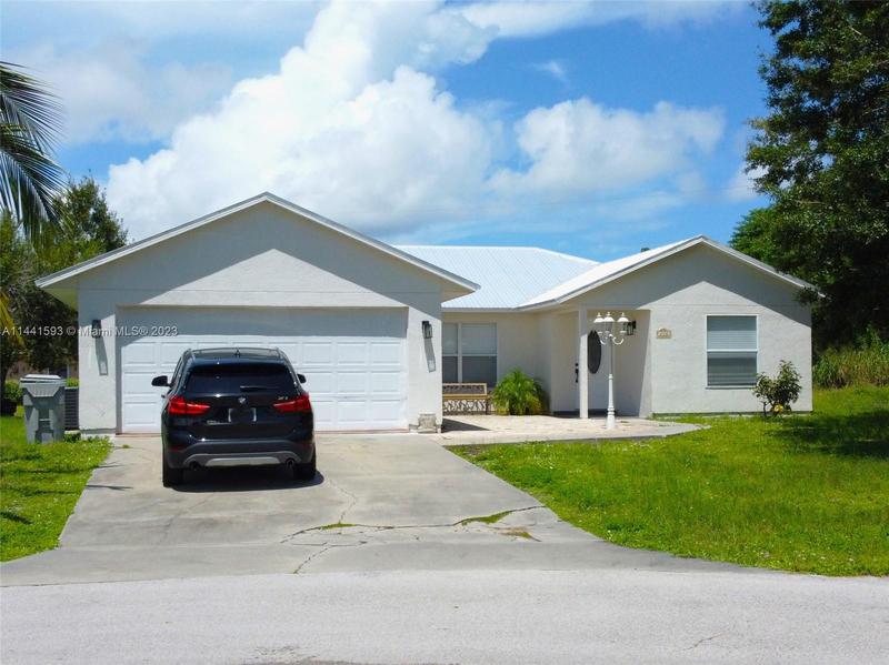 Image for property 720 2nd Pl SW, Vero Beach, FL 32962