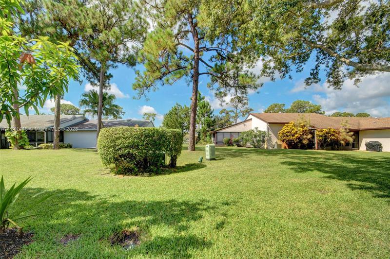 Image for property 6132 Fairfield Cir 7, Green Acres, FL 33463