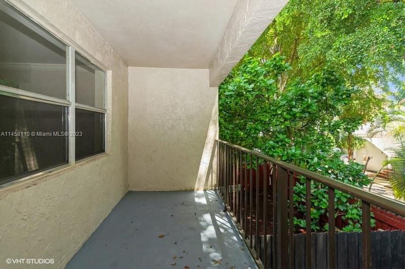 Image for property 15655 82nd Circle Ln 512, Miami, FL 33193