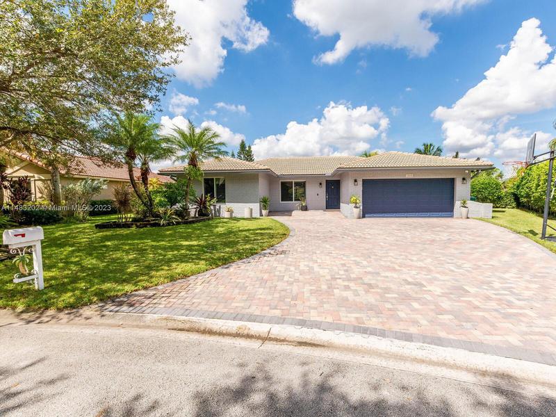 Image for property 1068 108th Ln, Coral Springs, FL 33071