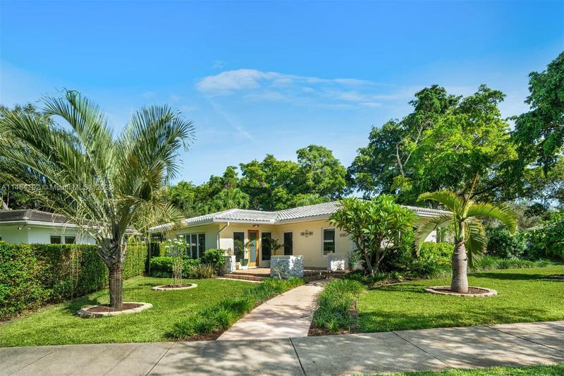 Image for property 4951 Riviera Dr, Coral Gables, FL 33146