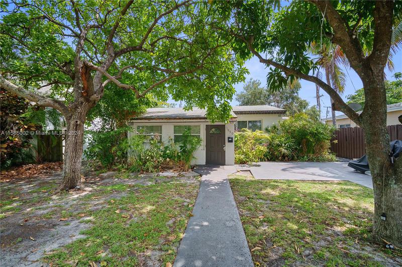 Image for property 1950 182nd St, North Miami Beach, FL 33162