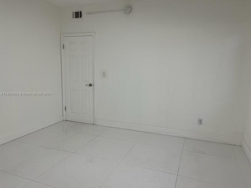 Image for property 8420 Byron Ave 4, Miami Beach, FL 33141