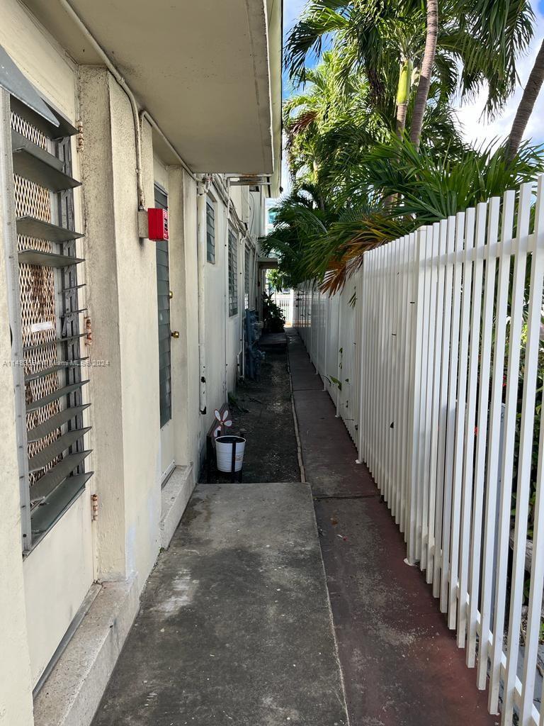 Image for property 8420 Byron Ave 4, Miami Beach, FL 33141