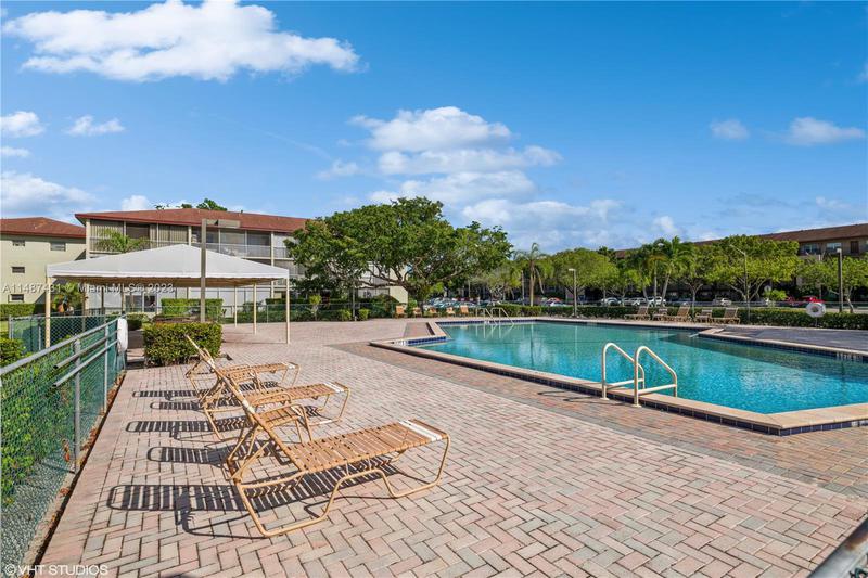Image for property 151 135th Ter 114T, Pembroke Pines, FL 33027