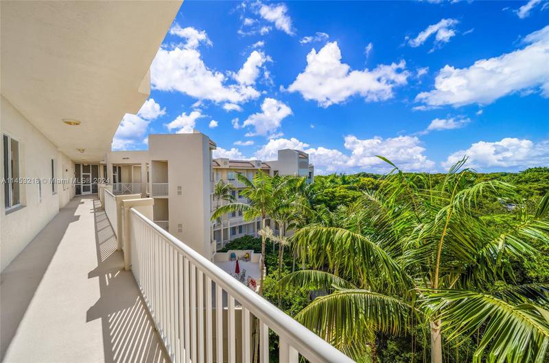 Image for property 3600 Oaks Clubhouse Dr 501, Pompano Beach, FL 33069