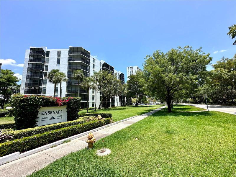 Image for property 3475 Country Club Dr 412, Aventura, FL 33180