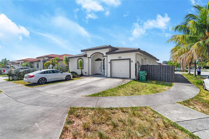 Image for property 14620 182nd Ter, Miami, FL 33177