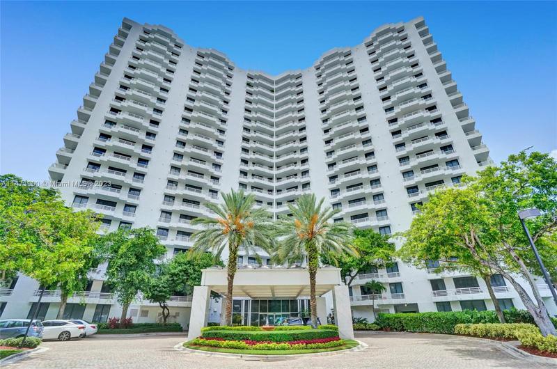 Image for property 3300 192nd St 611, Aventura, FL 33180