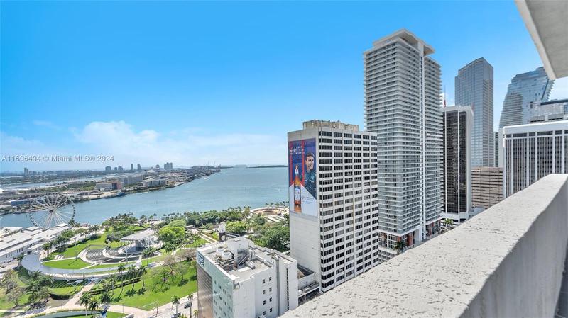 Image for property 253 2nd St 2809, Miami, FL 33132
