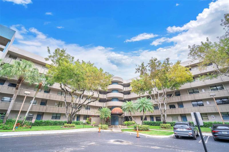 Image for property 1000 Colony Point Cir 414, Pembroke Pines, FL 33026