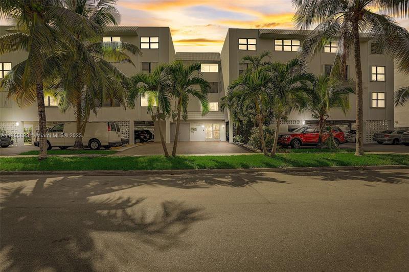 Image for property 3702 171st St 19, North Miami Beach, FL 33160
