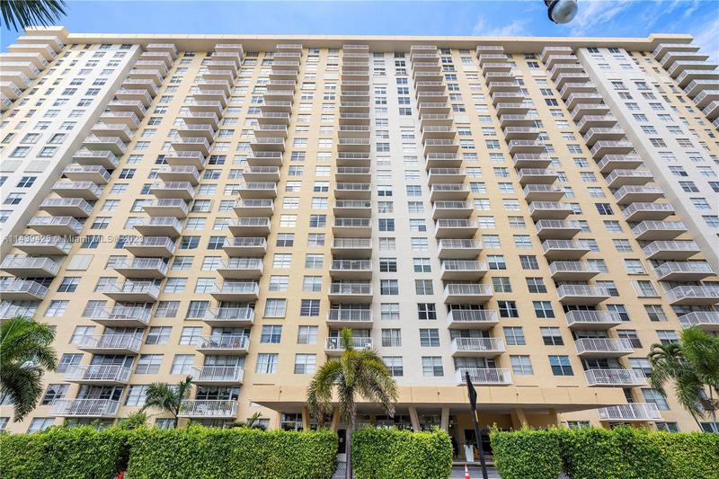 Image for property 231 174th St MO-3, Sunny Isles Beach, FL 33160