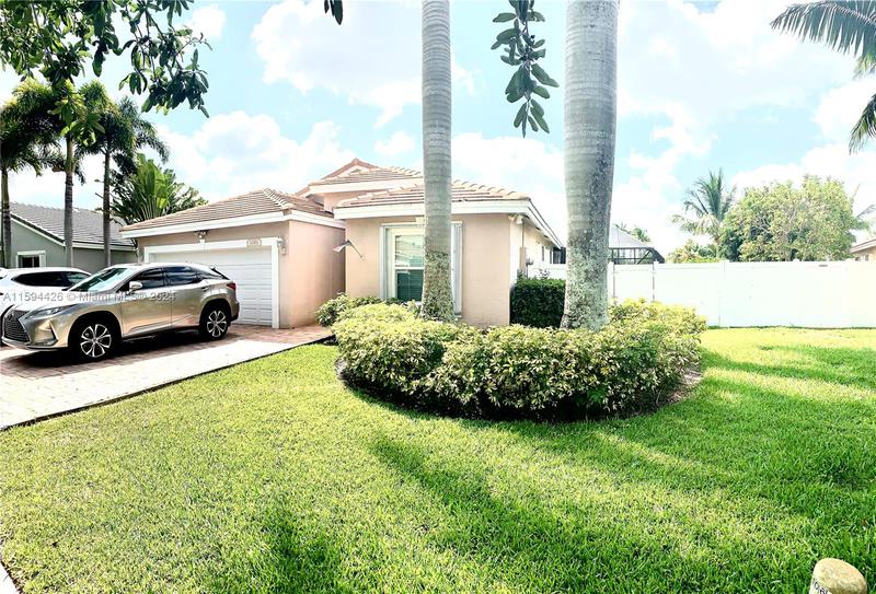 Image for property 1061 176th Ave, Pembroke Pines, FL 33029