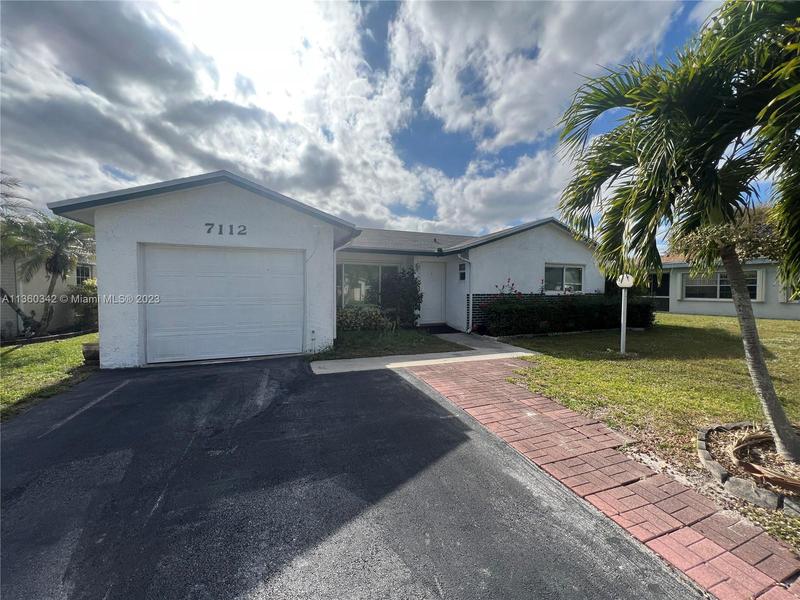 Image for property 7112 Pine Manor Dr, Lake Worth, FL 33467