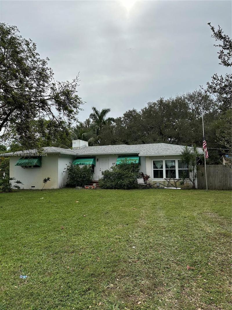 Image for property 1000 153rd St, Miami, FL 33169