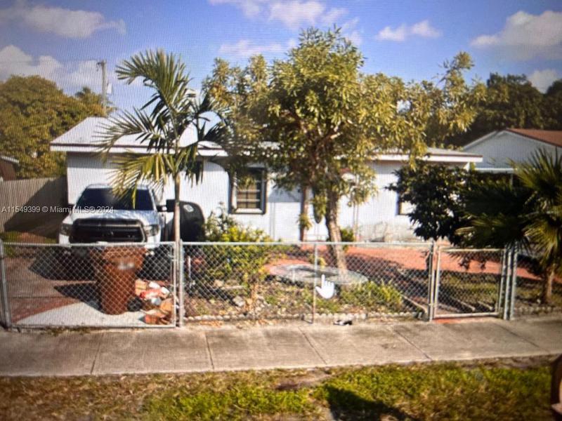 Image for property 625 28th St, Hialeah, FL 33013