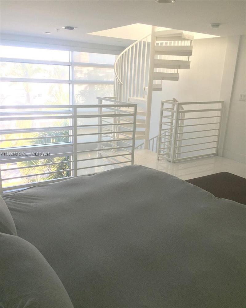 Image for property 421 Meridian Ave 20, Miami Beach, FL 33139