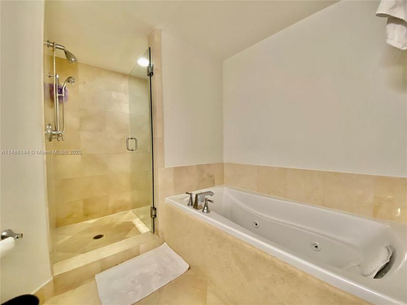 Image for property 19900 Country Club Dr 1220, Aventura, FL 33180