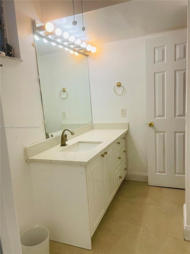 Image for property 9135 Fontainebleau Blvd 1, Miami, FL 33172