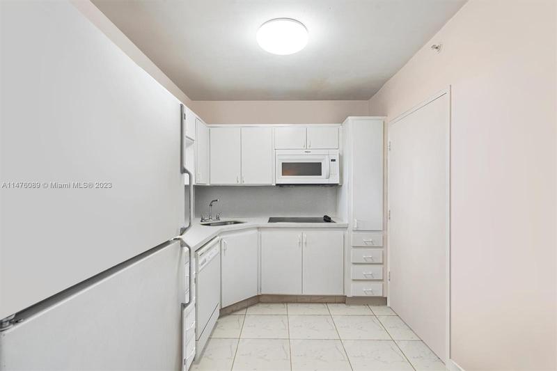 Image for property 5601 Collins Ave 906, Miami Beach, FL 33140