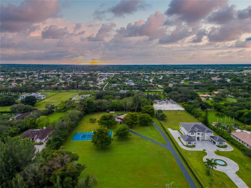 Image for property 5401 Thoroughbred Ln, Southwest Ranches, FL 33330