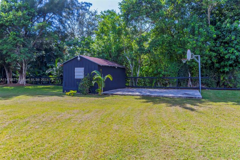 Image for property 5401 Thoroughbred Ln, Southwest Ranches, FL 33330