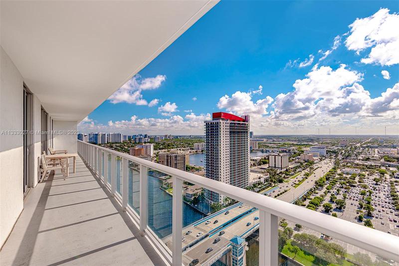 Image for property 4010 Ocean drive R2404, Hollywood, FL 33019