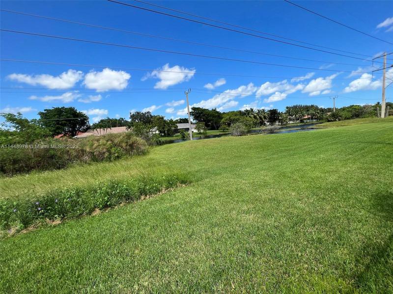 Image for property 10025 47th St, Coral Springs, FL 33076