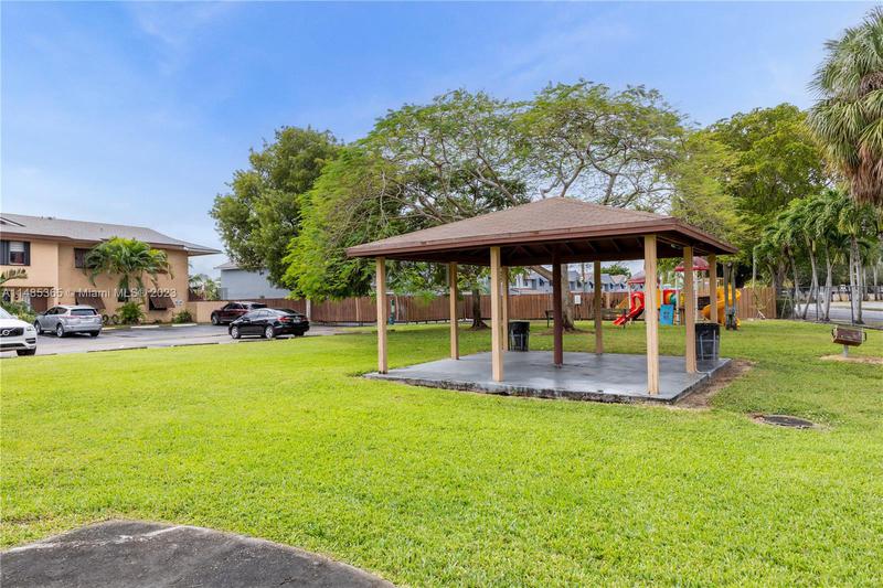 Image for property 6878 173rd Dr 906, Hialeah, FL 33015