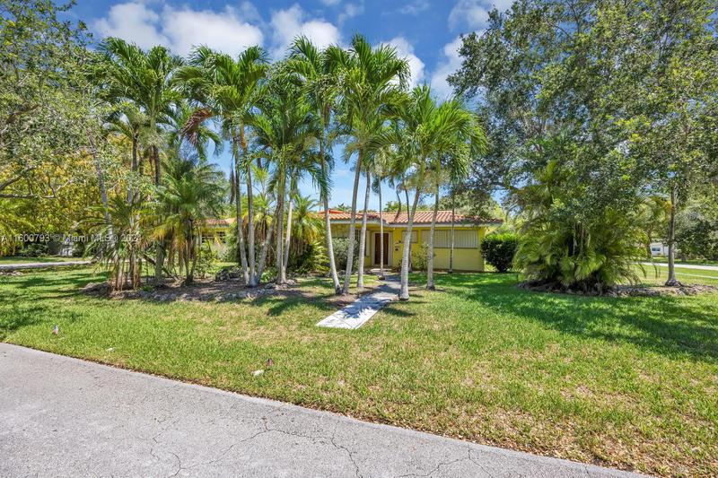 Image for property 8201 150th Dr, Palmetto Bay, FL 33158