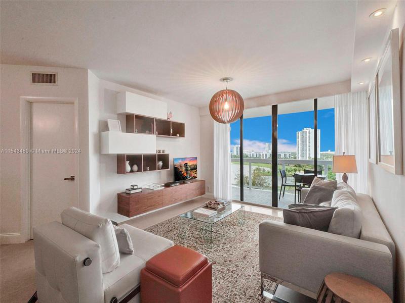Image for property 20185 Country Club Dr 909, Aventura, FL 33180