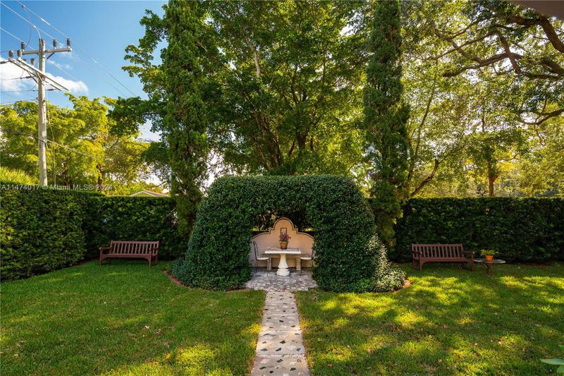 Image for property 1203 Alhambra Cir, Coral Gables, FL 33134