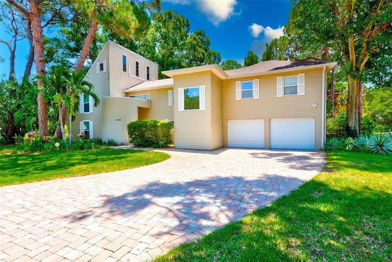 Image for property 1130 SERPENTINE DRIVE, ST PETERSBURG, FL 33705